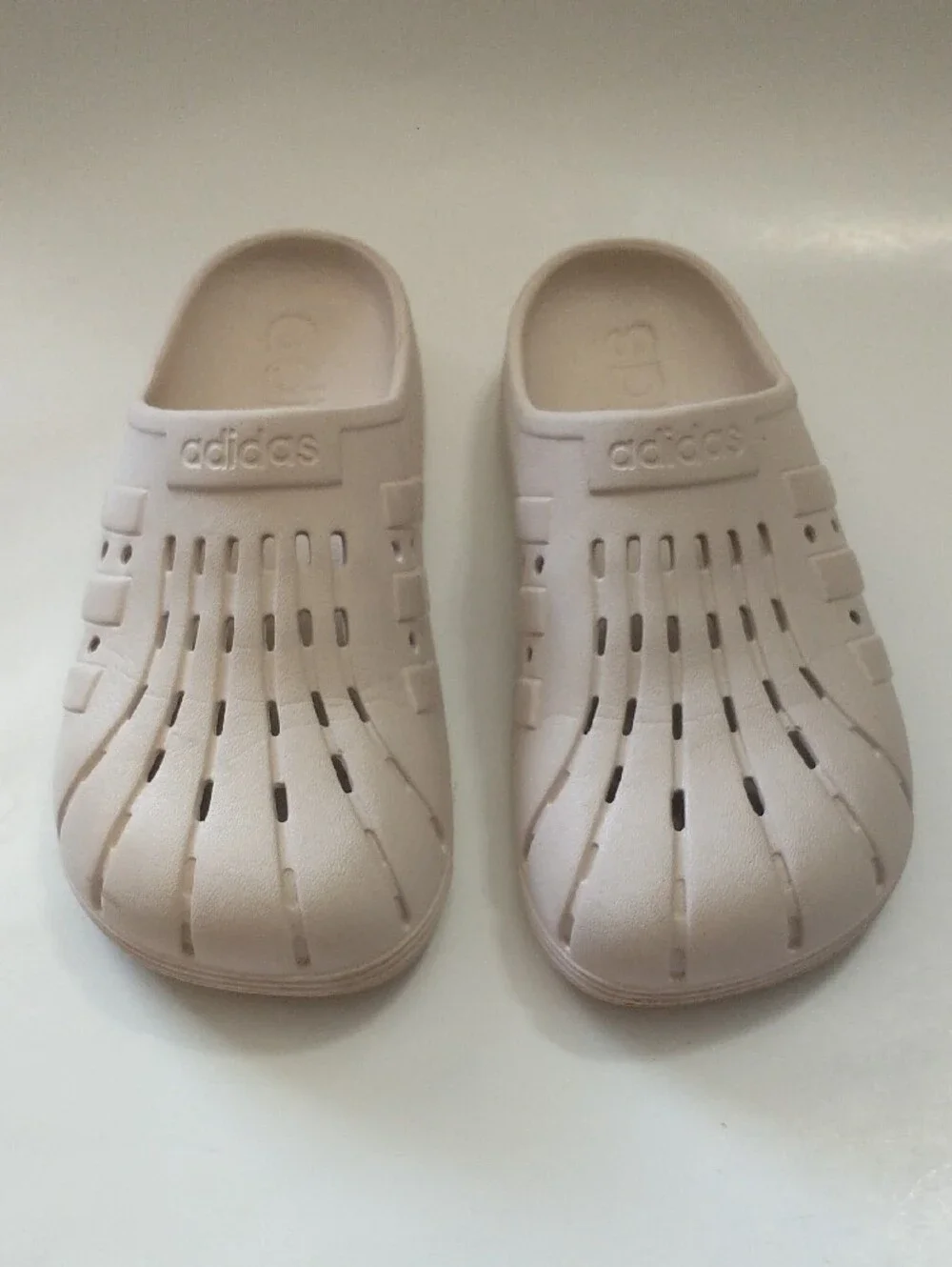 Adidas Vented Men's/Big Kids Clog Slides in Light Pink. SIZE M6, W7, EU39, UK6